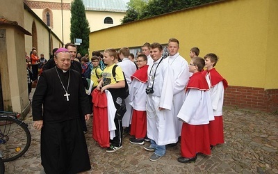 Ministranci i lektorzy w Rudach 