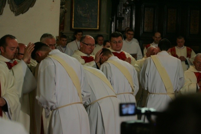 Siedmiu neoprezbiterów