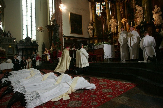 Siedmiu neoprezbiterów