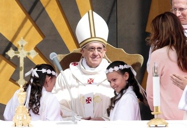 Papież udzielił Pierwszej Komunii