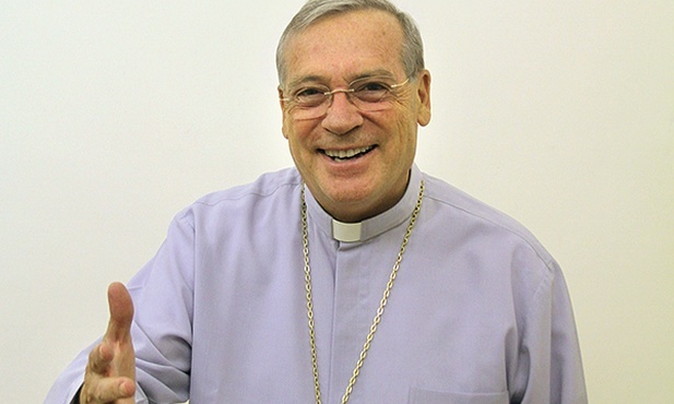 Kard. Marchetto: Papież Franciszek nie zniesie celibatu