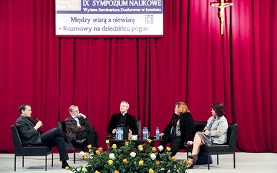 Uczestnicy panelu dyskusyjnego rozmawiali o tym, czego wierzący może się nauczyć się od niewierzącego