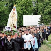 Za Maryją stawiła się niemal cała lokalna społeczność