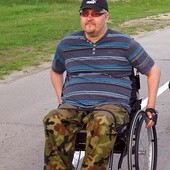  – Od 30 lat poruszam się na wózku, więc doskonale znam bolączki niepełnosprawnych – mówi Rajmund Zięba