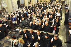  25 maja katedra płocka była miejscem synodalnych dyskusji i głosowań nad dziewięcioma uchwałami 43. synodu diecezjalnego
