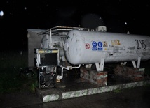 Zniszczony dystrybutor na stacji LPG w Chudolipiu