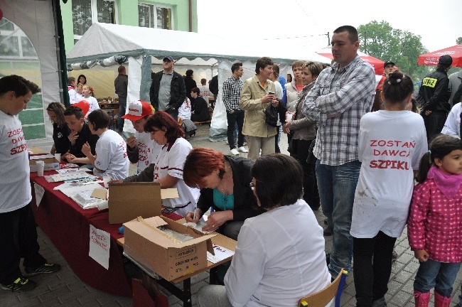 Przeciw białaczce w Roszowickim Lesie