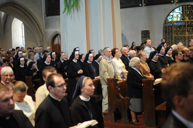 Adoracja w łączności z papieżem