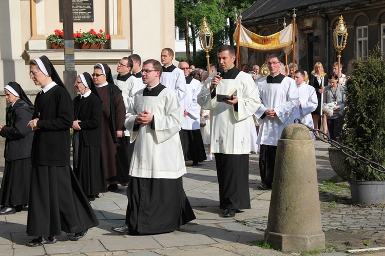 Adoracja w łączności z papieżem