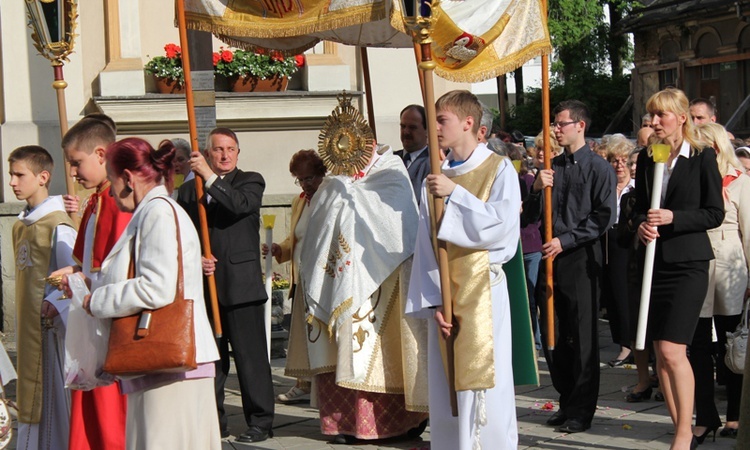 Adoracja w łączności z papieżem