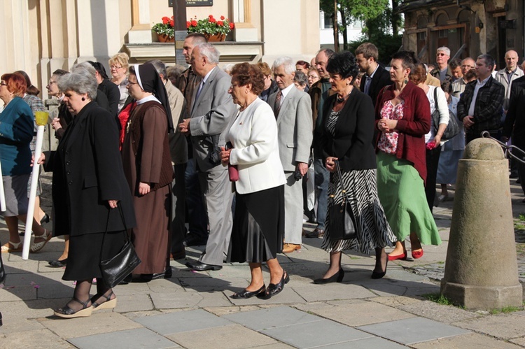 Adoracja w łączności z papieżem