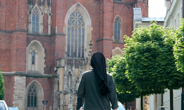  Wizyta na Ostrowie Tumskim, który nazywany jest „wrocławskim Watykanem”, gdzie posługują i pracują siostry zakonne z wielu zgromadzeń, może zainspirować do życiowych wyborów 