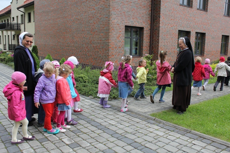 Dom i przedszkole w Hałcnowie