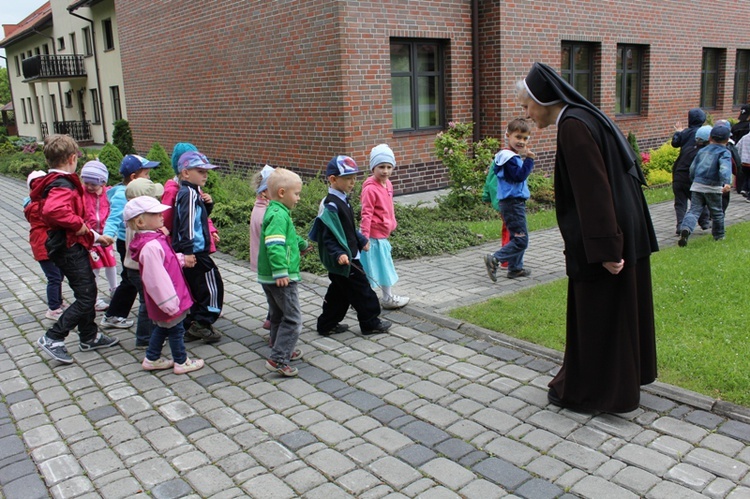 Dom i przedszkole w Hałcnowie