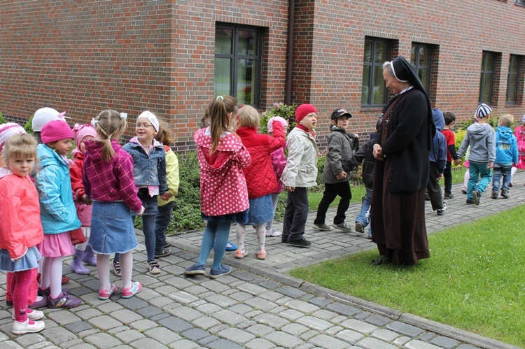 Dom i przedszkole w Hałcnowie