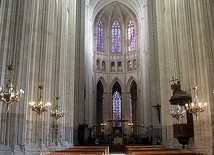 Francja: zdemolowano kolejną katedrę
