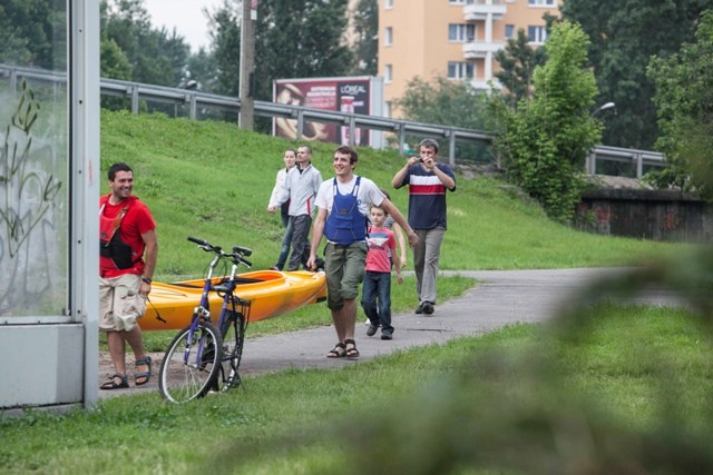 Zatopione samochody na Trasie AK