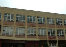 Grad wybił okna w szkole w Tychach