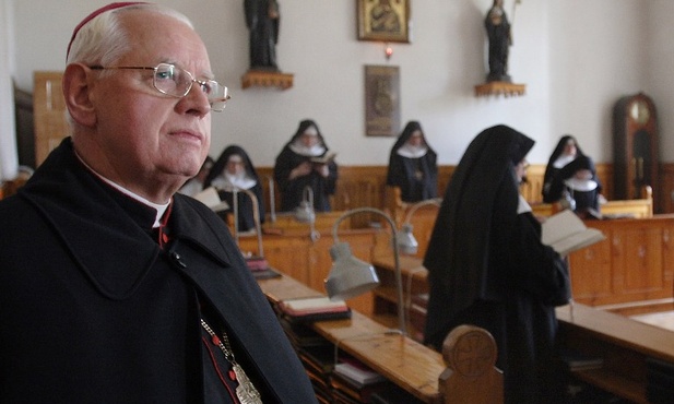 Ciężko chory biskup w szpitalu