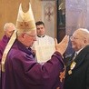  Posługa Stanisława Gruszki jako organisty została doceniona medalem papieskim „Pro Ecclesia et Pontifice”, który 4 grudnia 2011 r. wręczył mu abp senior Damian Zimoń