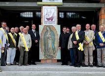 Członkowie zakonu uczestniczą m.in. w spotkaniach, które mają umocnić ich wiarę 