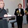  Artystom (od lewej) Emanuelowi Bączkowskiemu i Jerzemu Stępkowskiemu za wspaniały koncert podziękował ks. Piotr Jaśkiewicz 