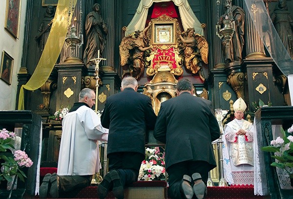 Tak jak przed 15 laty, władze Wiskitek zawierzyły całą gminę opiece Matki Bożej 