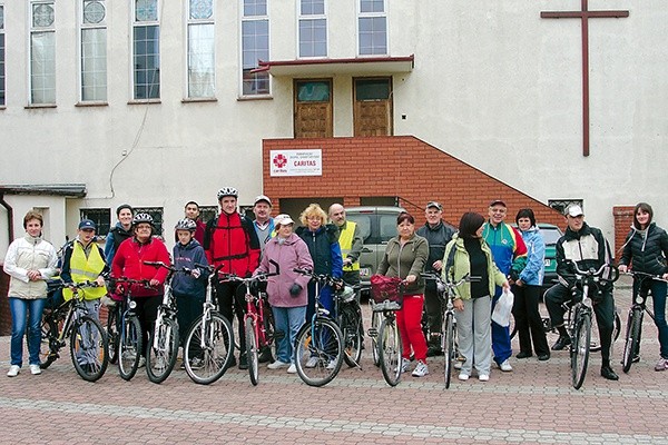 Po raz piąty sprzed kościoła Najświętszego Serca Pana Jezusa w Skierniewicach wyruszył Rajd Beretowo-Rowerowy im. ks. Juliana