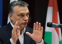 Premier Orbán odrzucił warunki, na jakich Międzynarodowy Fundusz Walutowy i Komisja Europejska chciały ratować węgierską gospodarkę. Wprowadził własne reformy. Dzisiaj Węgry to – jak na europejskie standardy – kwitnąca gospodarka