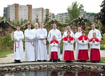  Ojcowie i synowie – ministranci w parafii  bł. Karoliny w Tychach 