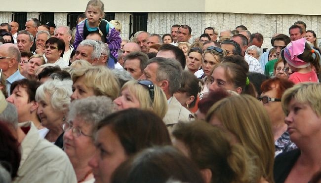 Tłumy mieszkańców Płońska słuchały przebojów Jerzego Połomskiego