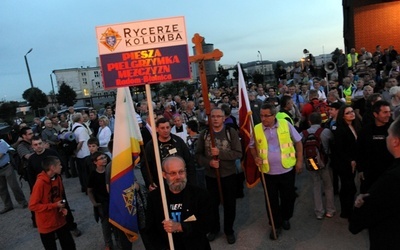 Pielgrzymka wyrusza tradycyjnie po Apelu Jasnogórskim spod kościoła MB Częstochowskiej na radomskim Kapturze