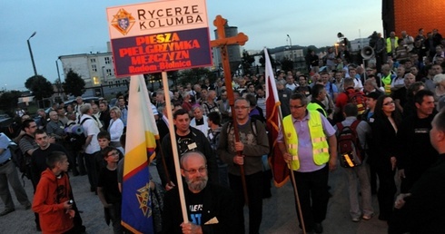 Pielgrzymka wyrusza tradycyjnie po Apelu Jasnogórskim spod kościoła MB Częstochowskiej na radomskim Kapturze