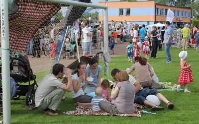 Rodzinny piknik pod sceną