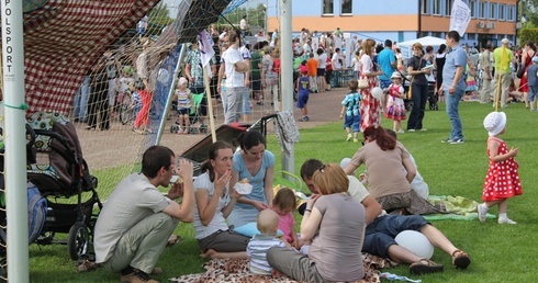 Rodzinny piknik pod sceną