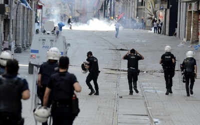 Turcja: demonstracje trwają