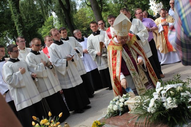 Pogrzeb dzieci zmarłych przed narodzeniem