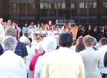 W miejscu papieskiej celebry została odprawiona uroczysta Msza św.