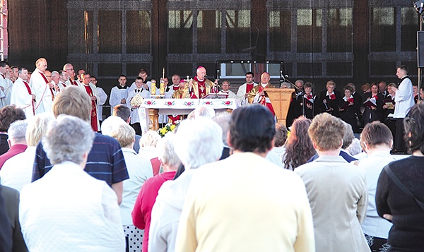 W miejscu papieskiej celebry została odprawiona uroczysta Msza św.
