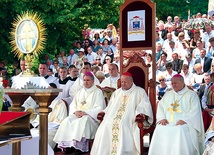 Mszę św. sprawowano przy relikwiach Drzewa Krzyża Świętego