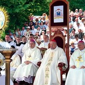 Mszę św. sprawowano przy relikwiach Drzewa Krzyża Świętego