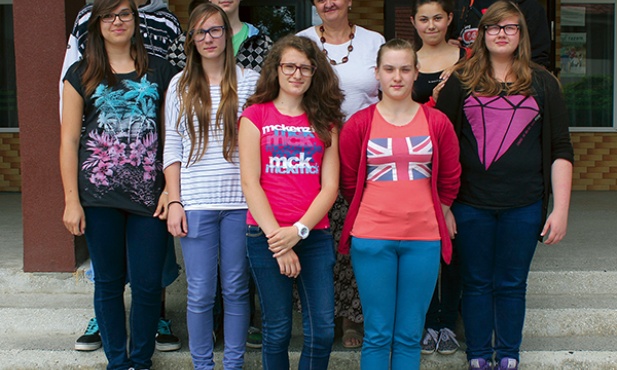 Najaktywniejsi członkowie klubu ze swoją opiekunką Marią Pałkus