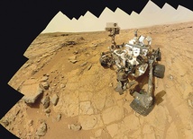 Z badaniem Marsa bardzo dobrze radzą sobie automatyczne łaziki (na zdjęciu amerykański Curiosity). Czy kiedyś na Czerwoną Planetetę polecą ludzie? 