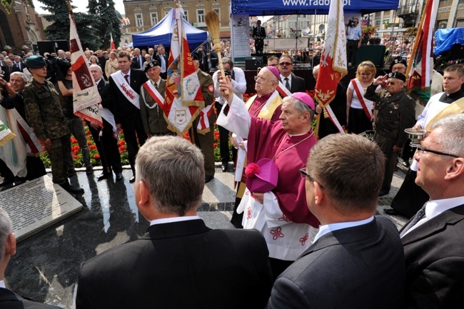 Pomnik Prezydenta RP odsłonięty