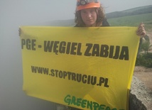 Greenpeace znowu na kominie