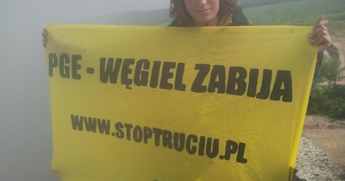 Greenpeace znowu na kominie