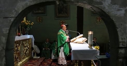 Przy starowiejskim ołtarzu kard. Nycz odprawił swoje prymicje kapłańskie i biskupie.