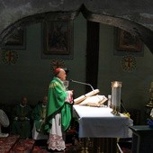 Kard. Kazimierz Nycz w drodze na obrady Konferencji Episkopatu w Krakowie odwiedził rodzinną Starą Wieś.