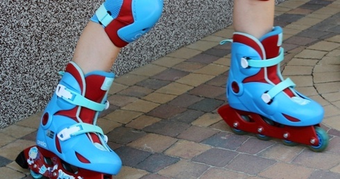 Rolki znakomicie zastąpią latem łyżwy - mówi ks. Mateusz Dudkiewicz