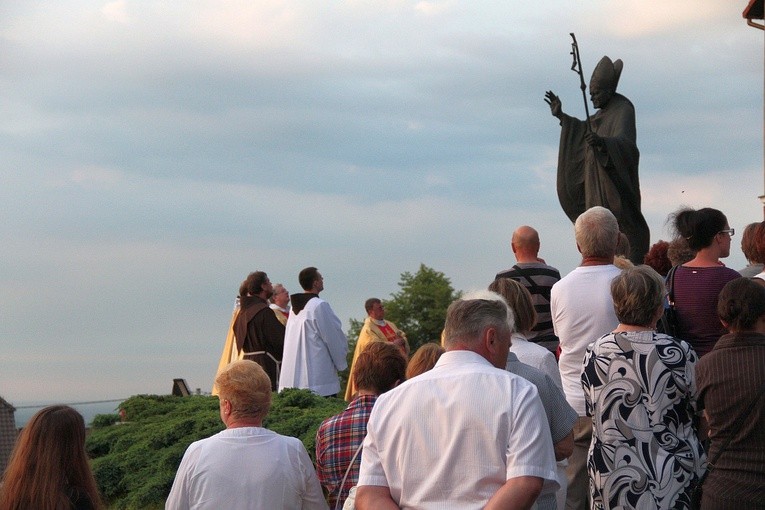 Blask bł. Jana Pawła II napełnia to miejsce